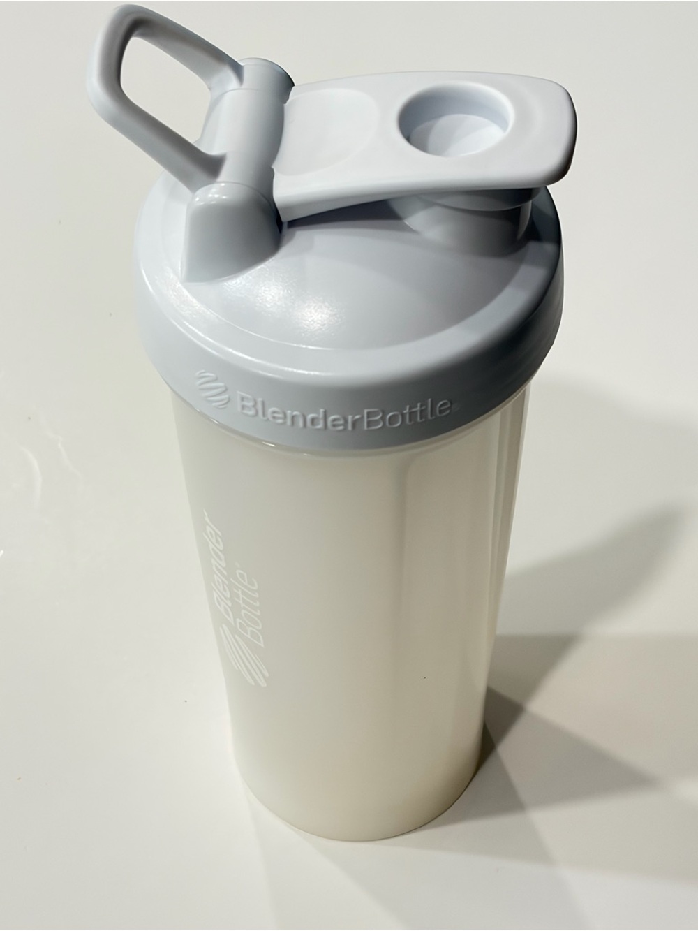 BlenderBottle Classic Shaker - Light Gray & White